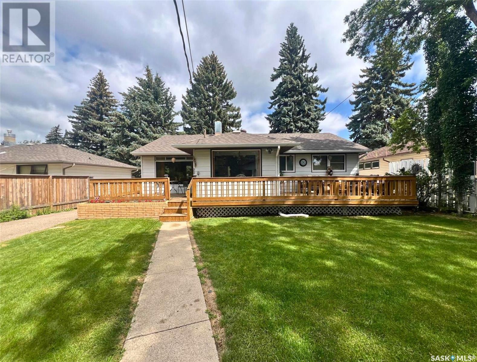 Single Family House Bungalow for Sale in  Grey STREET E Swift Current 
