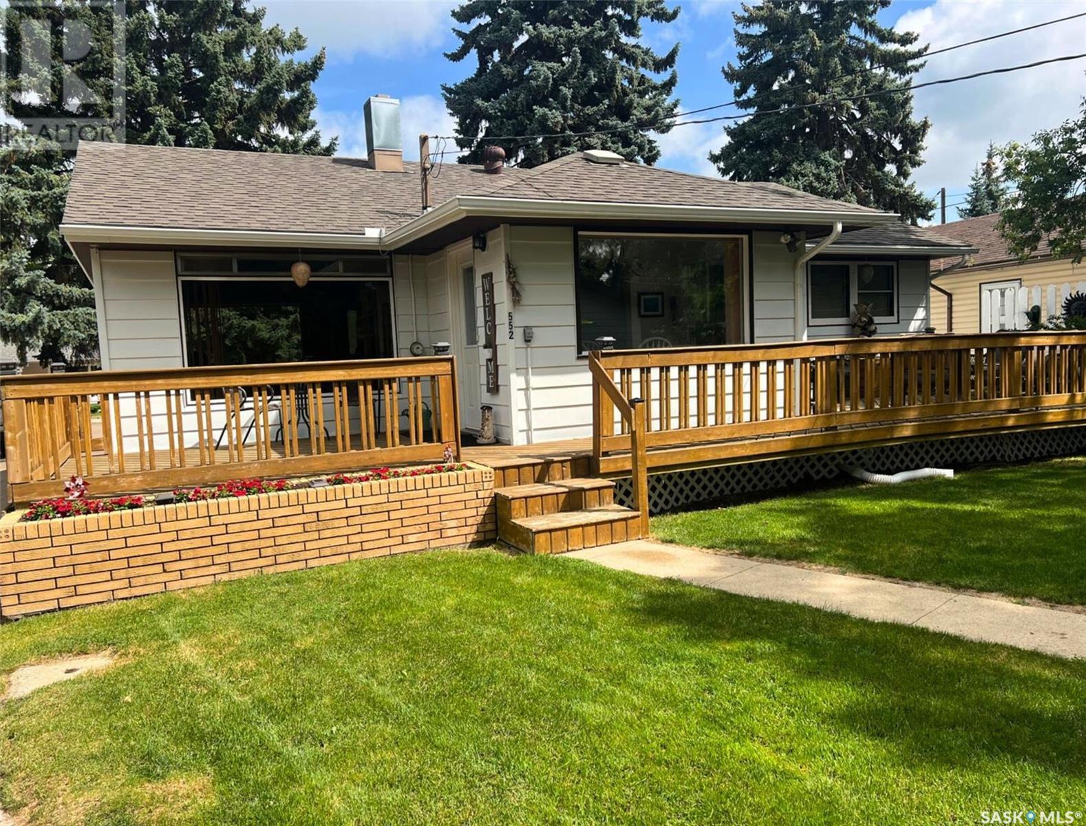 Single Family House Bungalow for Sale in  Grey STREET E Swift Current 