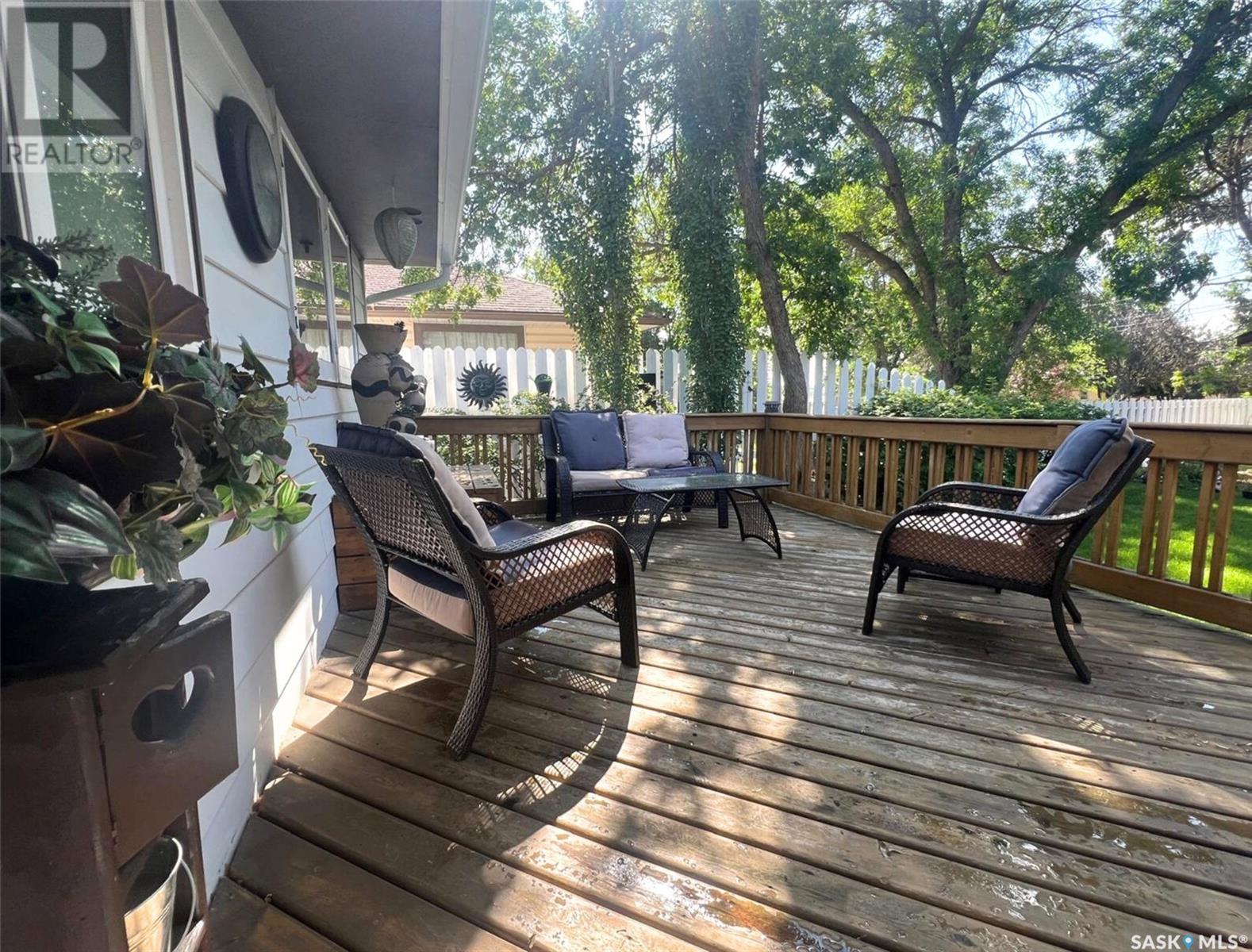Single Family House Bungalow for Sale in  Grey STREET E Swift Current 