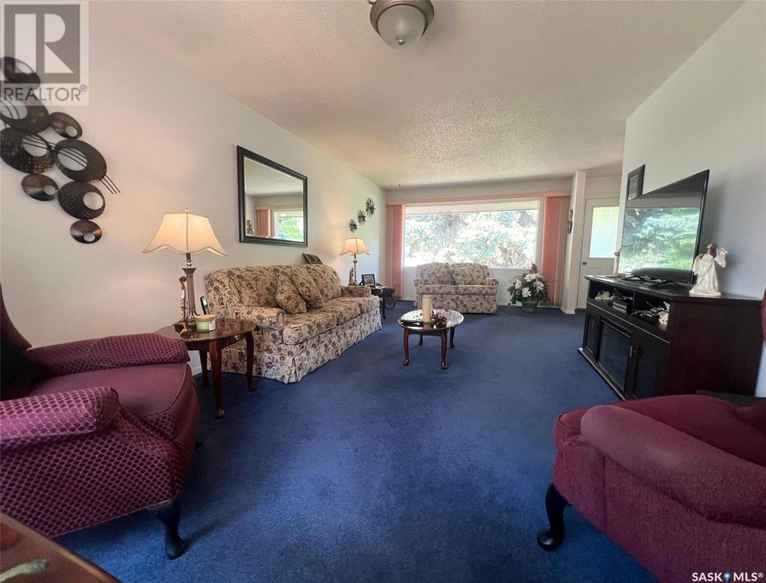 Single Family House Bungalow for Sale in  Grey STREET E Swift Current 