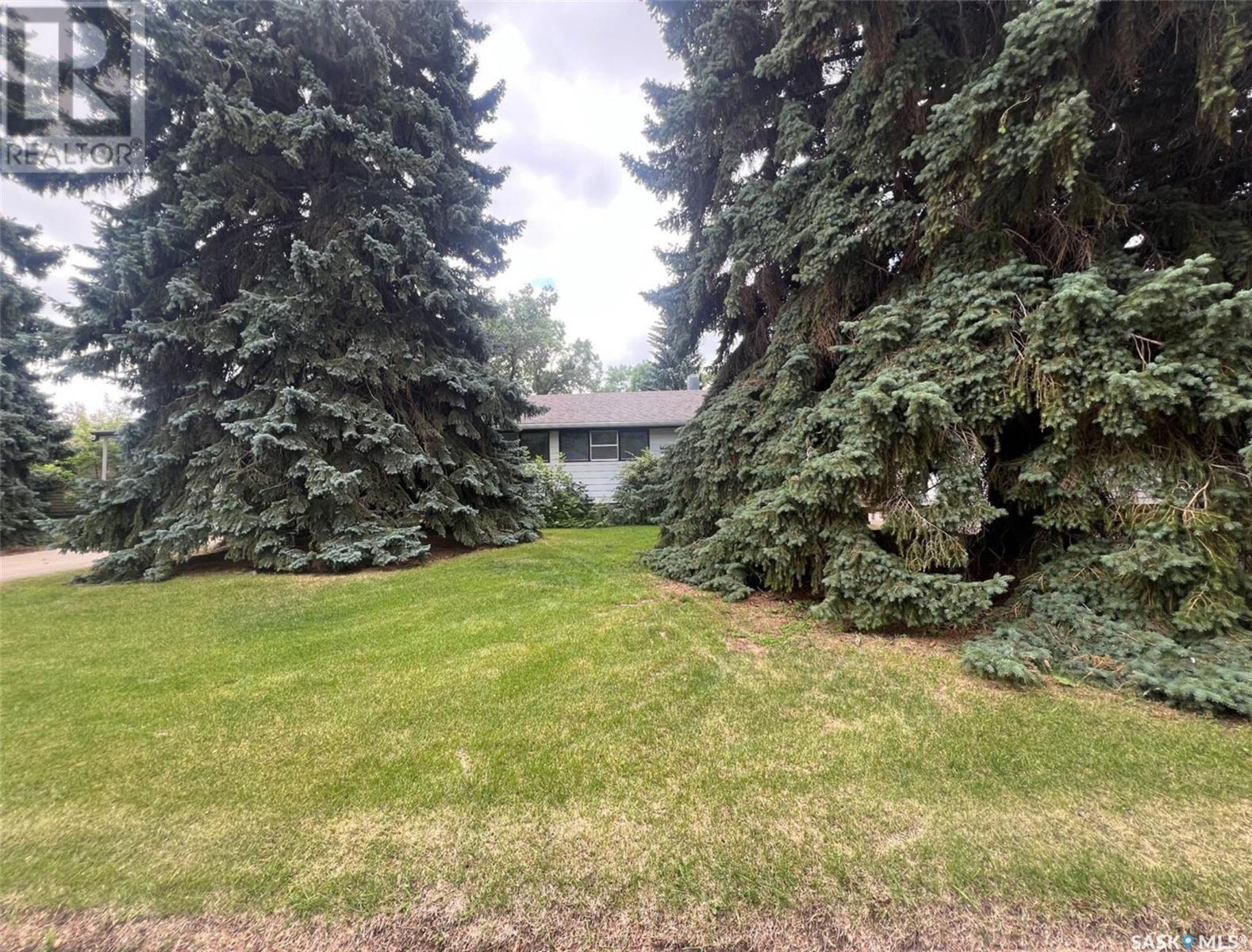 Single Family House Bungalow for Sale in  Grey STREET E Swift Current 