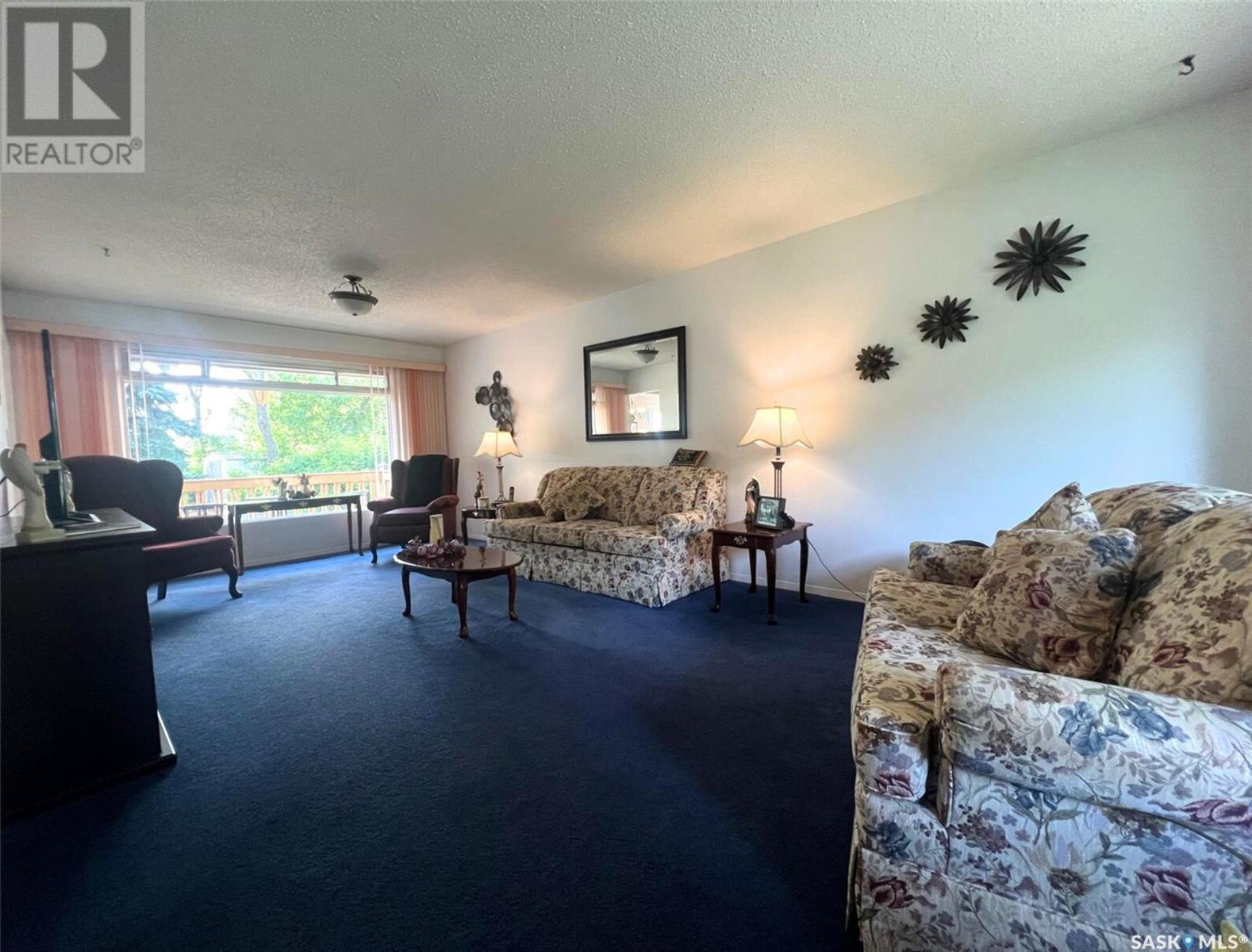 Single Family House Bungalow for Sale in  Grey STREET E Swift Current 