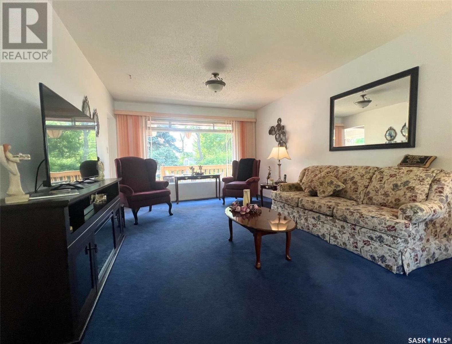 Single Family House Bungalow for Sale in  Grey STREET E Swift Current 