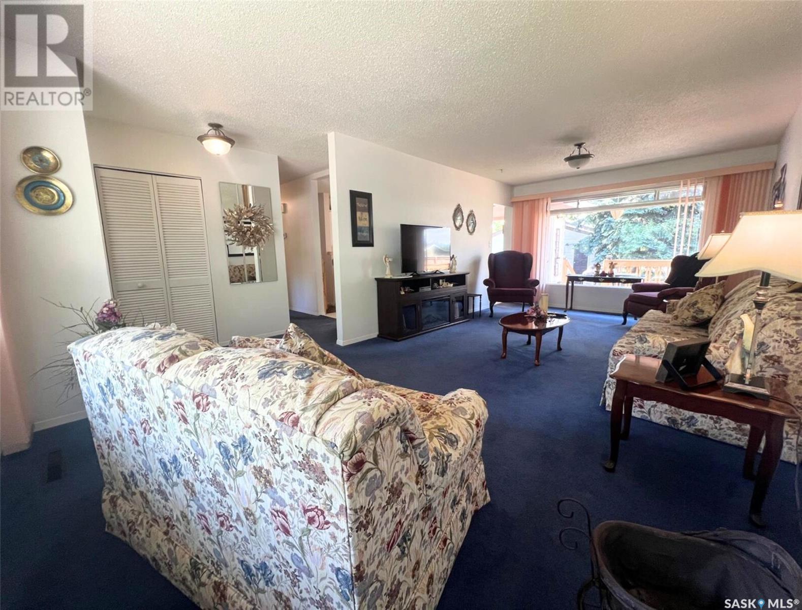 Single Family House Bungalow for Sale in  Grey STREET E Swift Current 