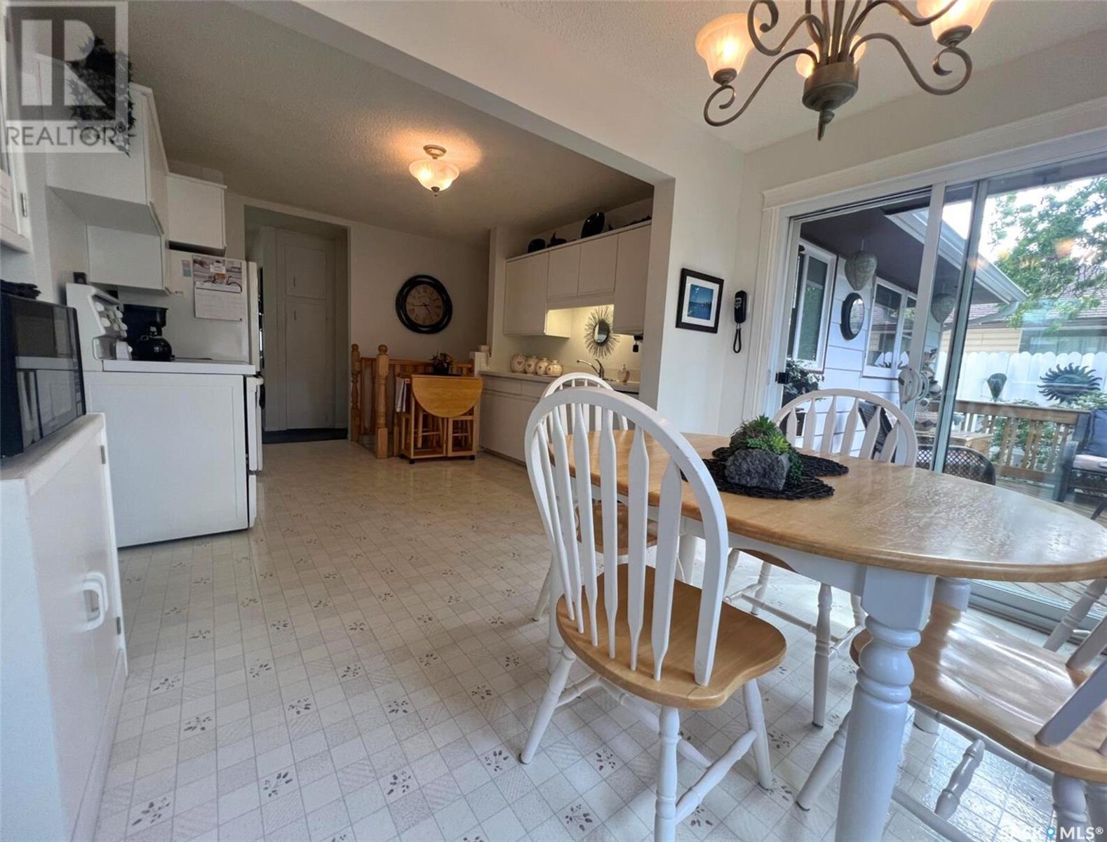 Single Family House Bungalow for Sale in  Grey STREET E Swift Current 
