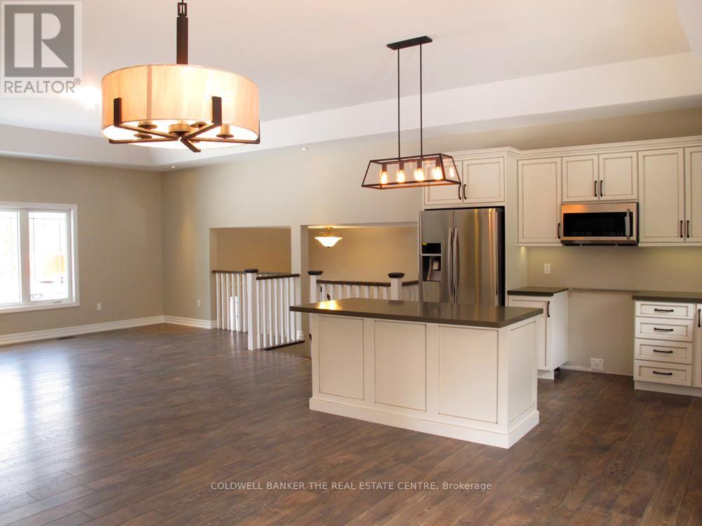 Photo 2 of 52 Lembitu Avenue, Georgina ON