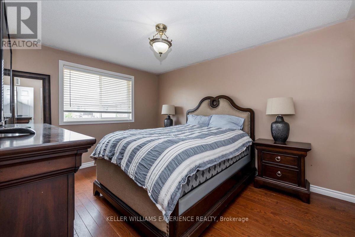 Single Family House Raised bungalow for Sale in  SHERWOOD COURT Barrie (Northwest) 