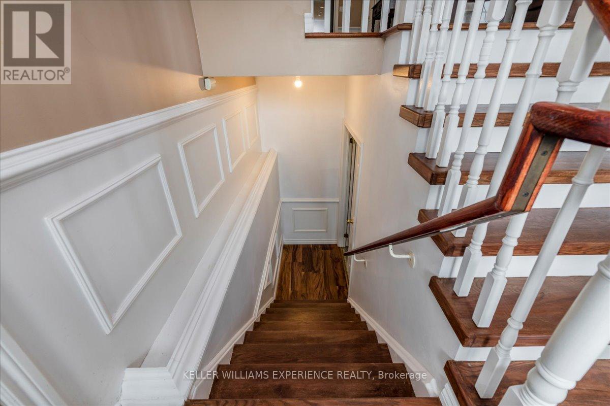 Single Family House Raised bungalow for Sale in  SHERWOOD COURT Barrie (Northwest) 