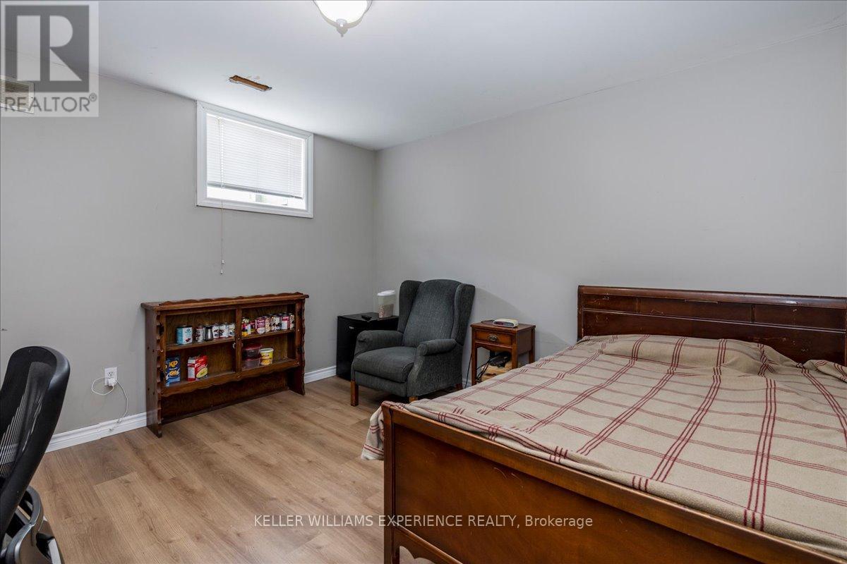 Single Family House Raised bungalow for Sale in  SHERWOOD COURT Barrie (Northwest) 