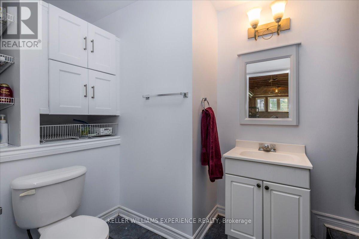 Single Family House Raised bungalow for Sale in  SHERWOOD COURT Barrie (Northwest) 