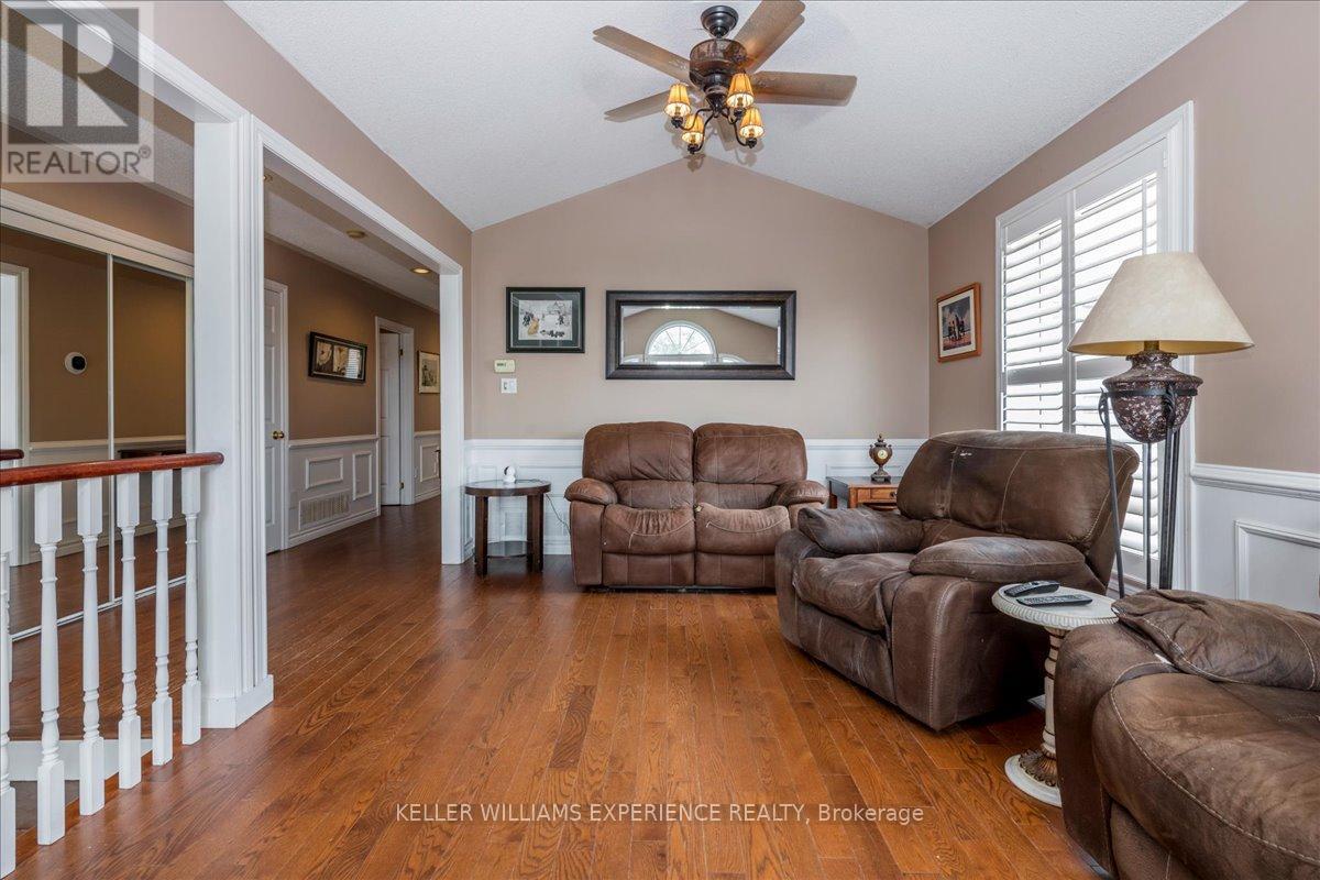 Single Family House Raised bungalow for Sale in  SHERWOOD COURT Barrie (Northwest) 