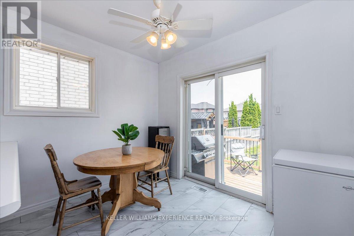 Single Family House Raised bungalow for Sale in  SHERWOOD COURT Barrie (Northwest) 