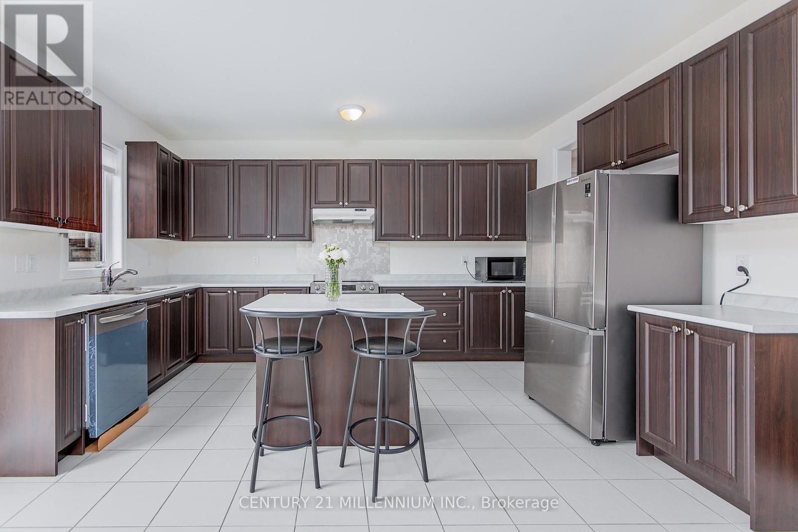 Photo 9 of 79 Rugman Crescent, Springwater ON