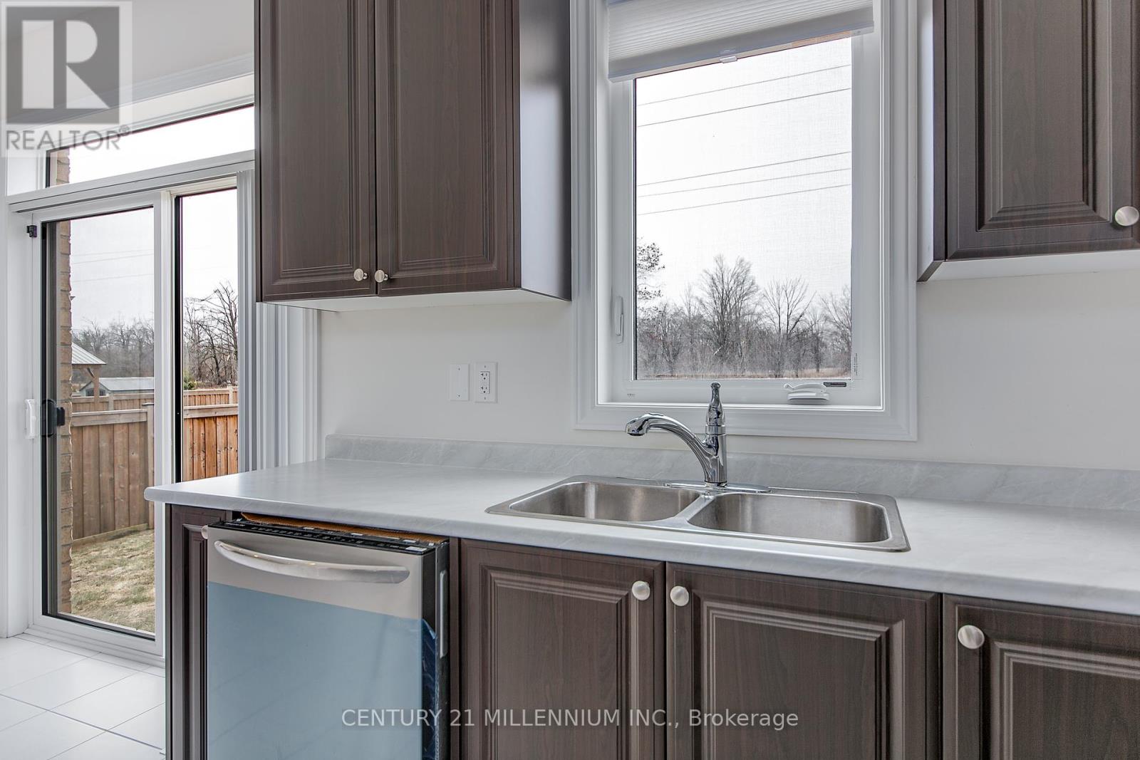 Photo 24 of 79 Rugman Crescent, Springwater ON