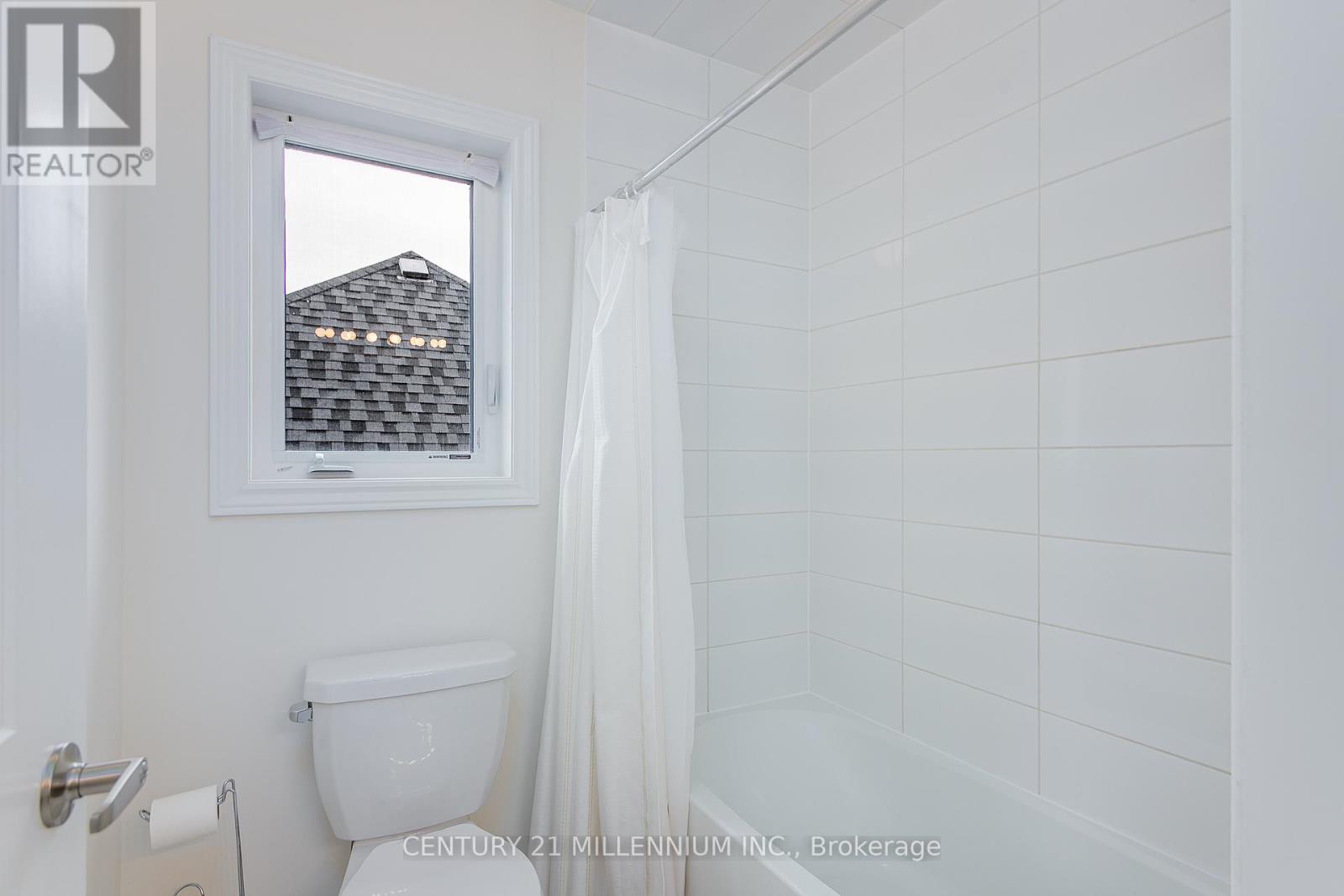 Photo 18 of 79 Rugman Crescent, Springwater ON