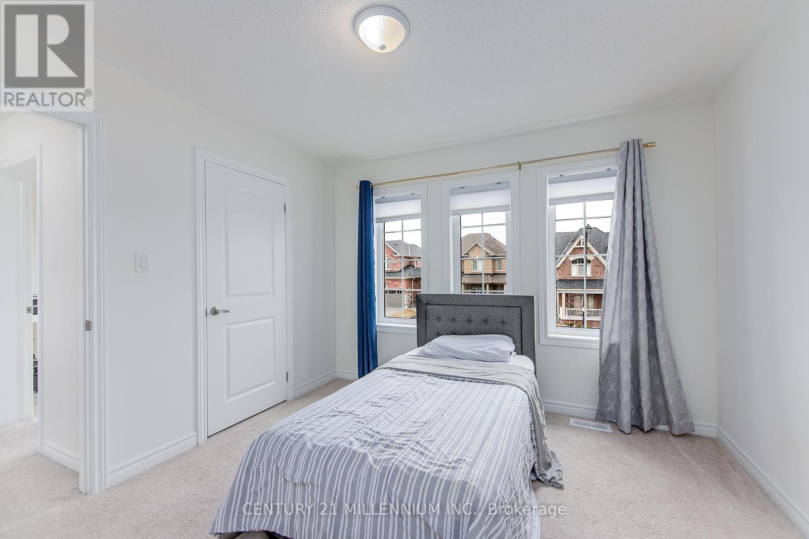 Photo 20 of 79 Rugman Crescent, Springwater ON