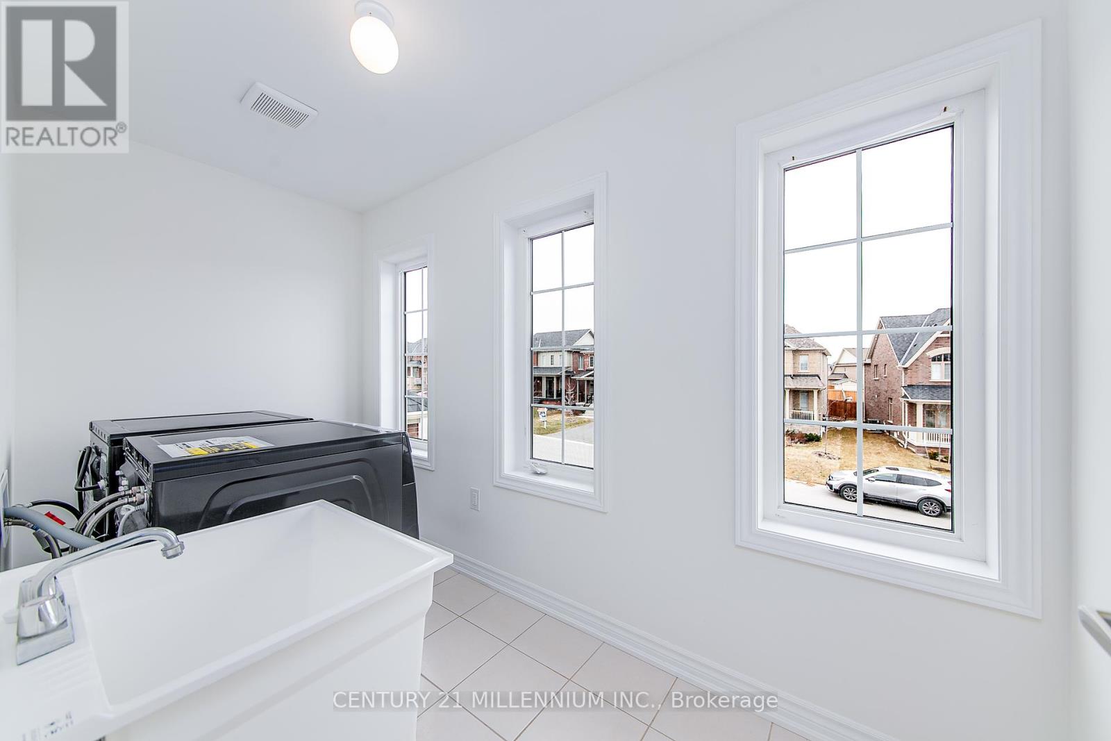 Photo 38 of 79 Rugman Crescent, Springwater ON