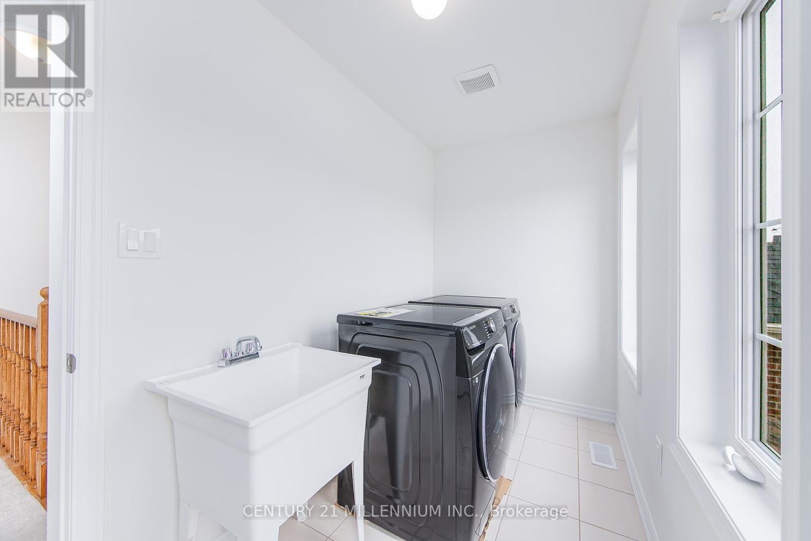 Photo 31 of 79 Rugman Crescent, Springwater ON
