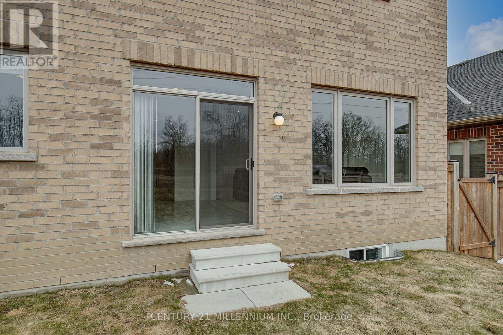 Photo 7 of 79 Rugman Crescent, Springwater ON