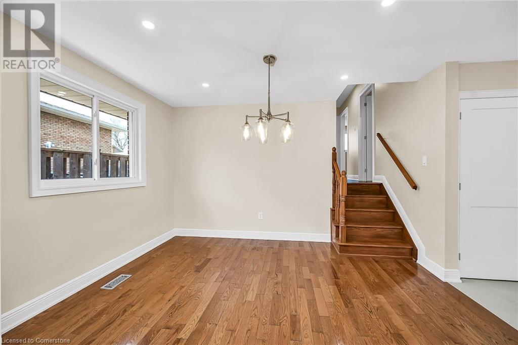 Photo 11 of 14 Glen Vista Drive, Hamilton ON