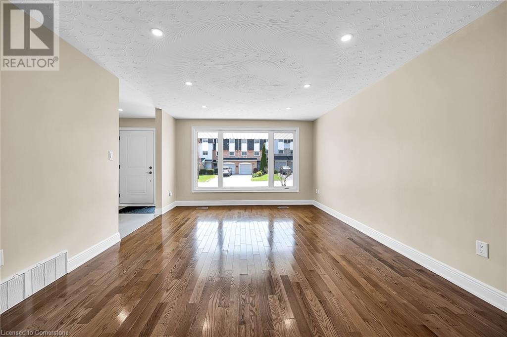Photo 9 of 14 Glen Vista Drive, Hamilton ON