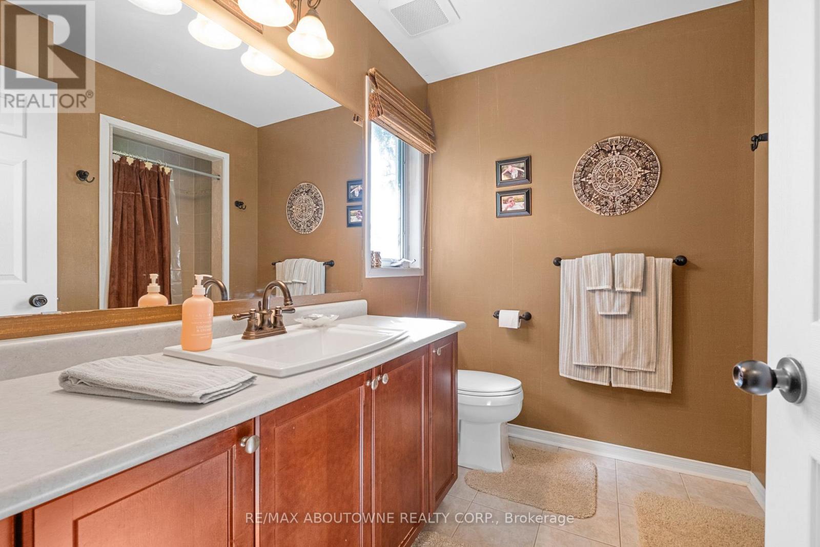Photo 11 of 1131 Zimmerman Crescent, Milton ON