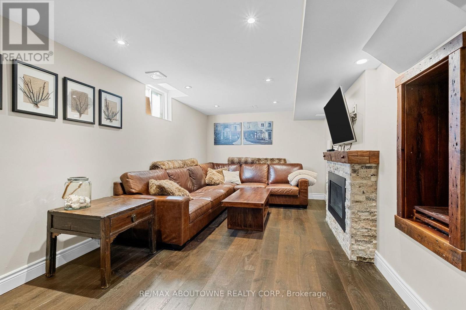 Photo 4 of 1131 Zimmerman Crescent, Milton ON