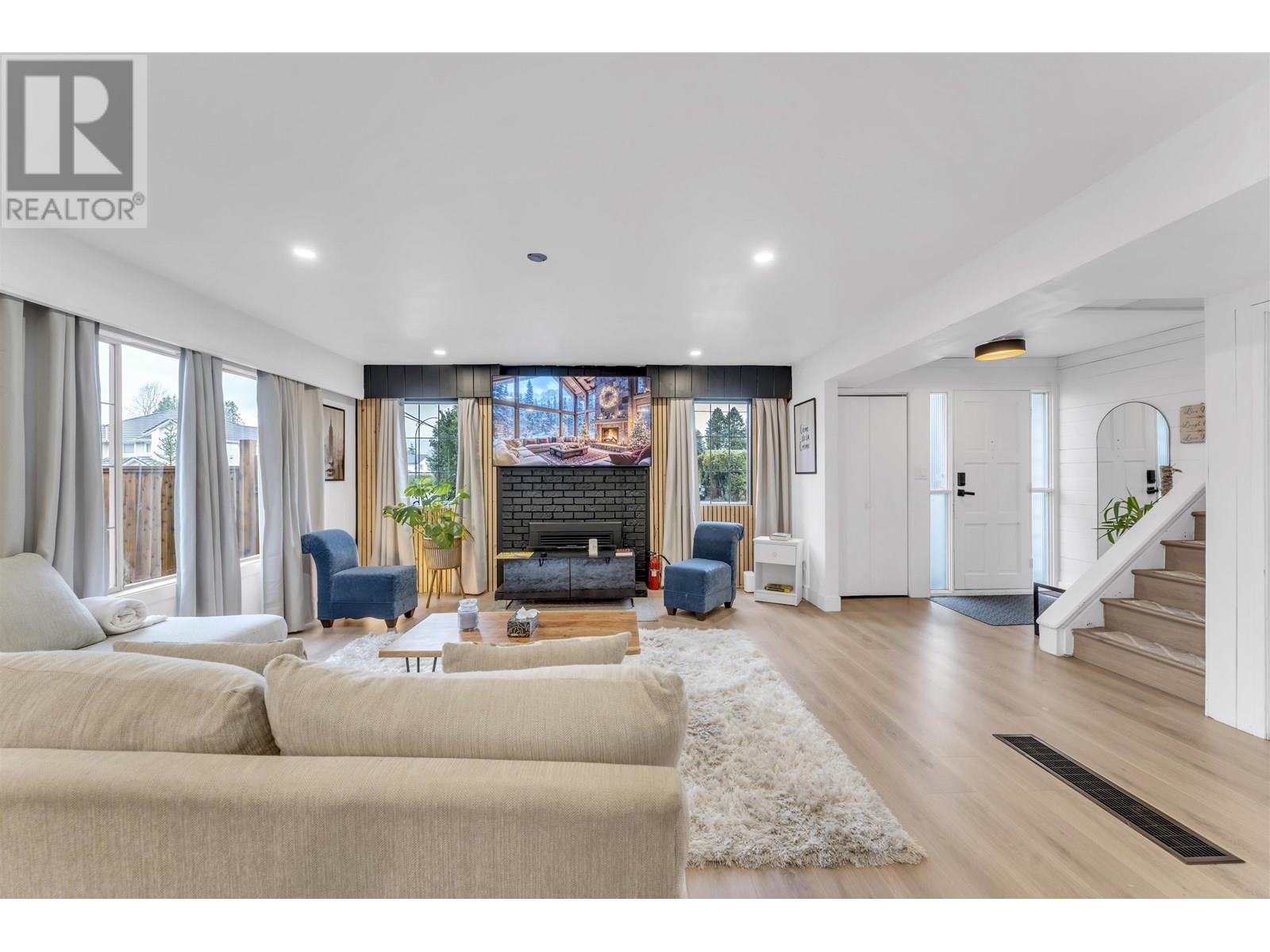Photo 8 of 20616 Tyner Avenue, Maple Ridge BC
