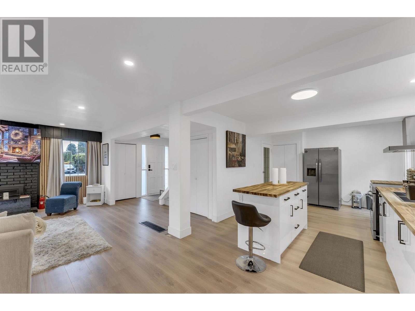 Photo 9 of 20616 Tyner Avenue, Maple Ridge BC