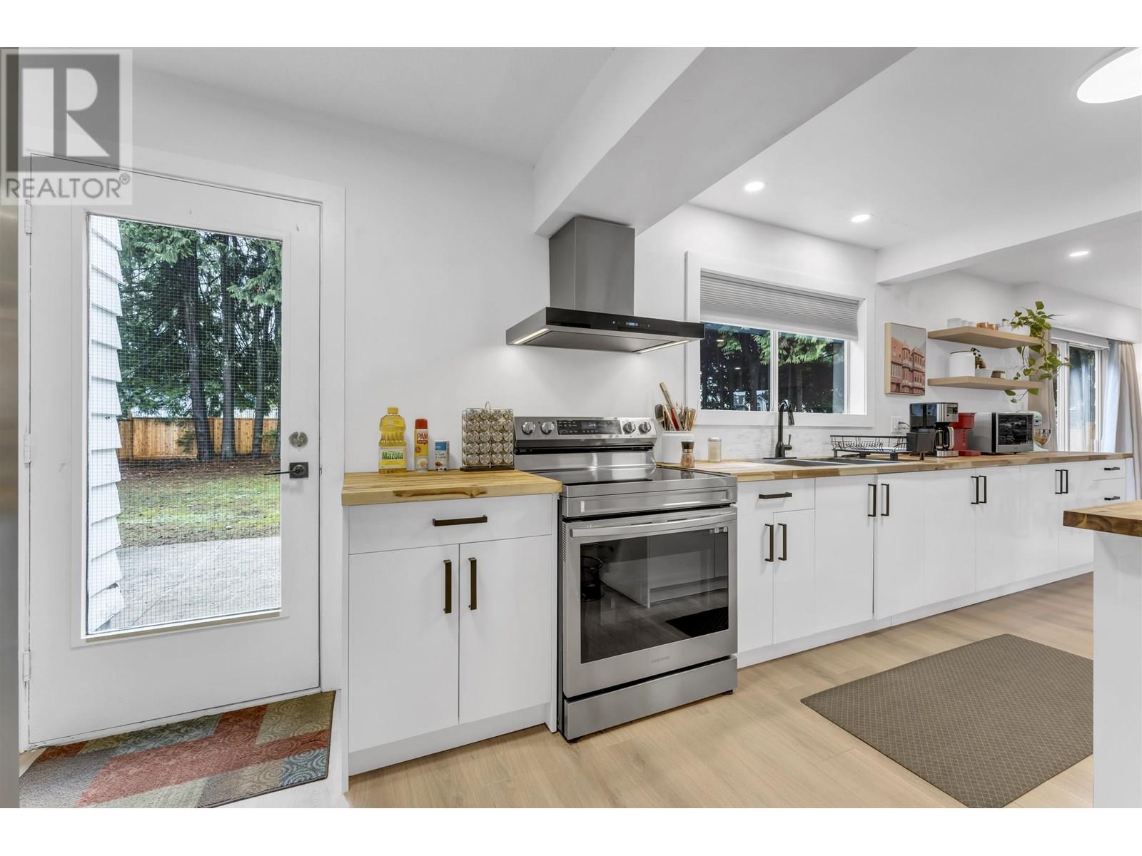 Photo 12 of 20616 Tyner Avenue, Maple Ridge BC
