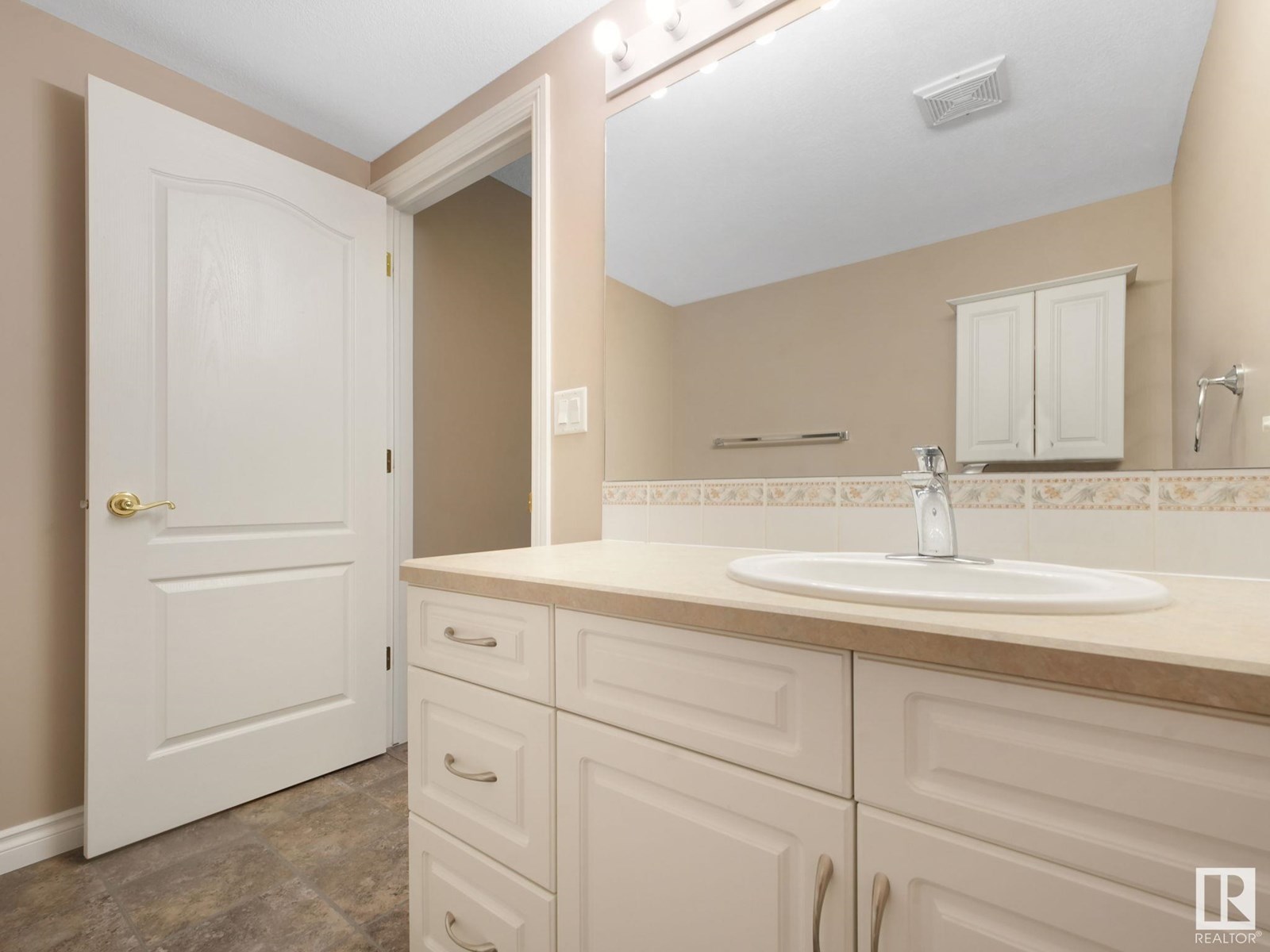 Photo 19 of 211 6220 Fulton Rd Nw, Edmonton AB