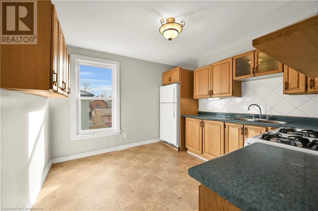 Photo 13 of 90 West Avenue N, Hamilton ON
