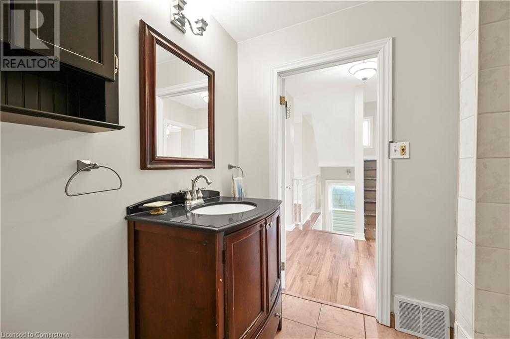 Photo 21 of 90 West Avenue N, Hamilton ON
