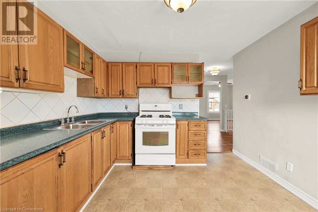Photo 15 of 90 West Avenue N, Hamilton ON