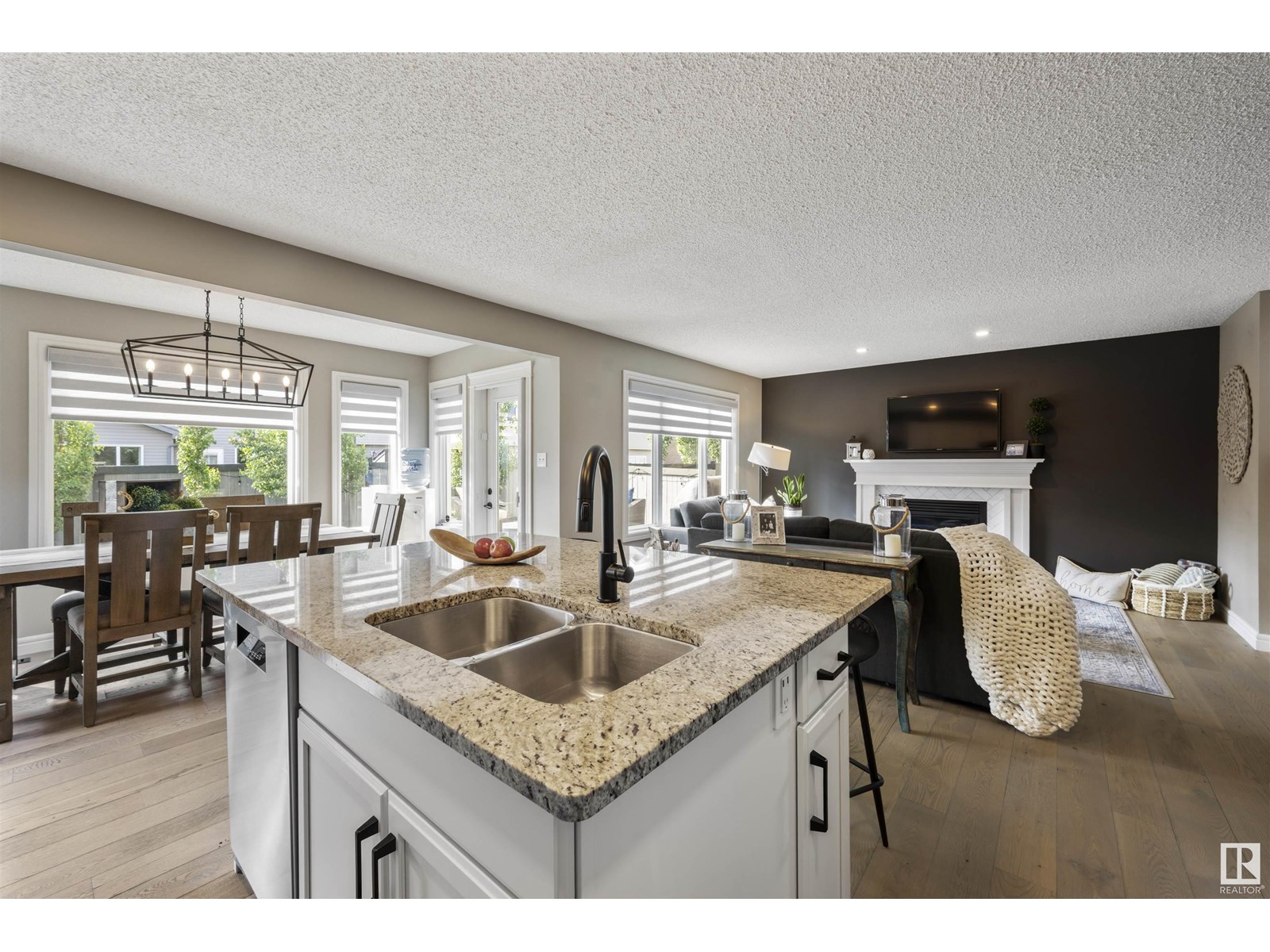 Photo 17 of 17437 5 A Av Sw, Edmonton AB