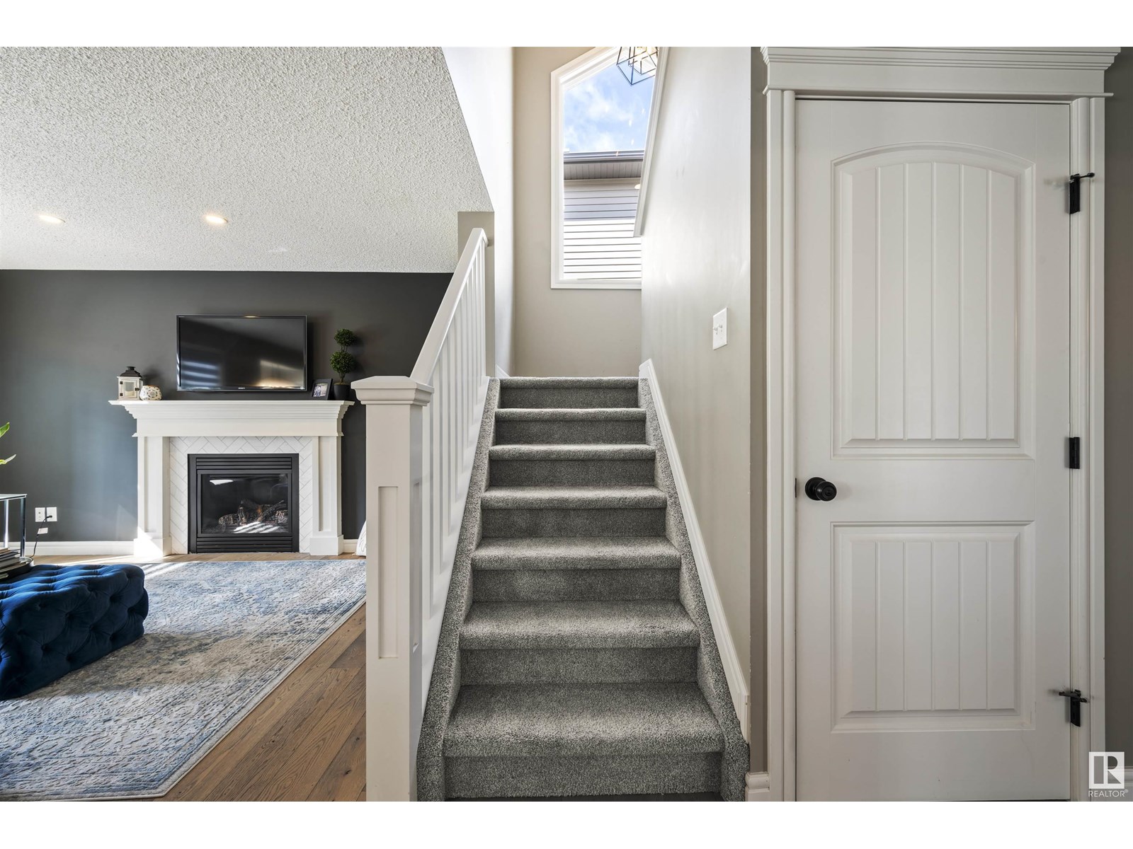 Photo 11 of 17437 5 A Av Sw, Edmonton AB