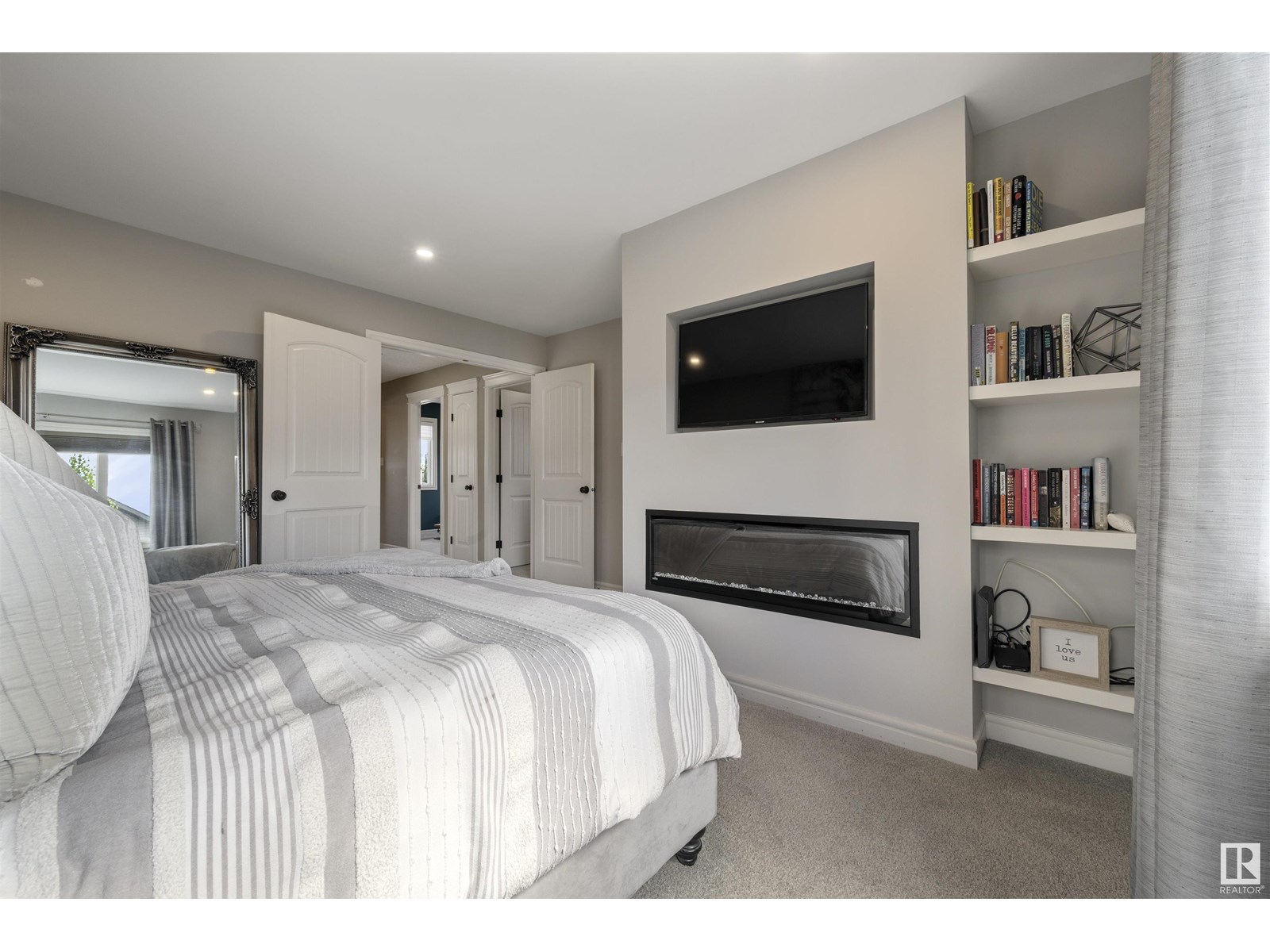 Photo 3 of 17437 5 A Av Sw, Edmonton AB