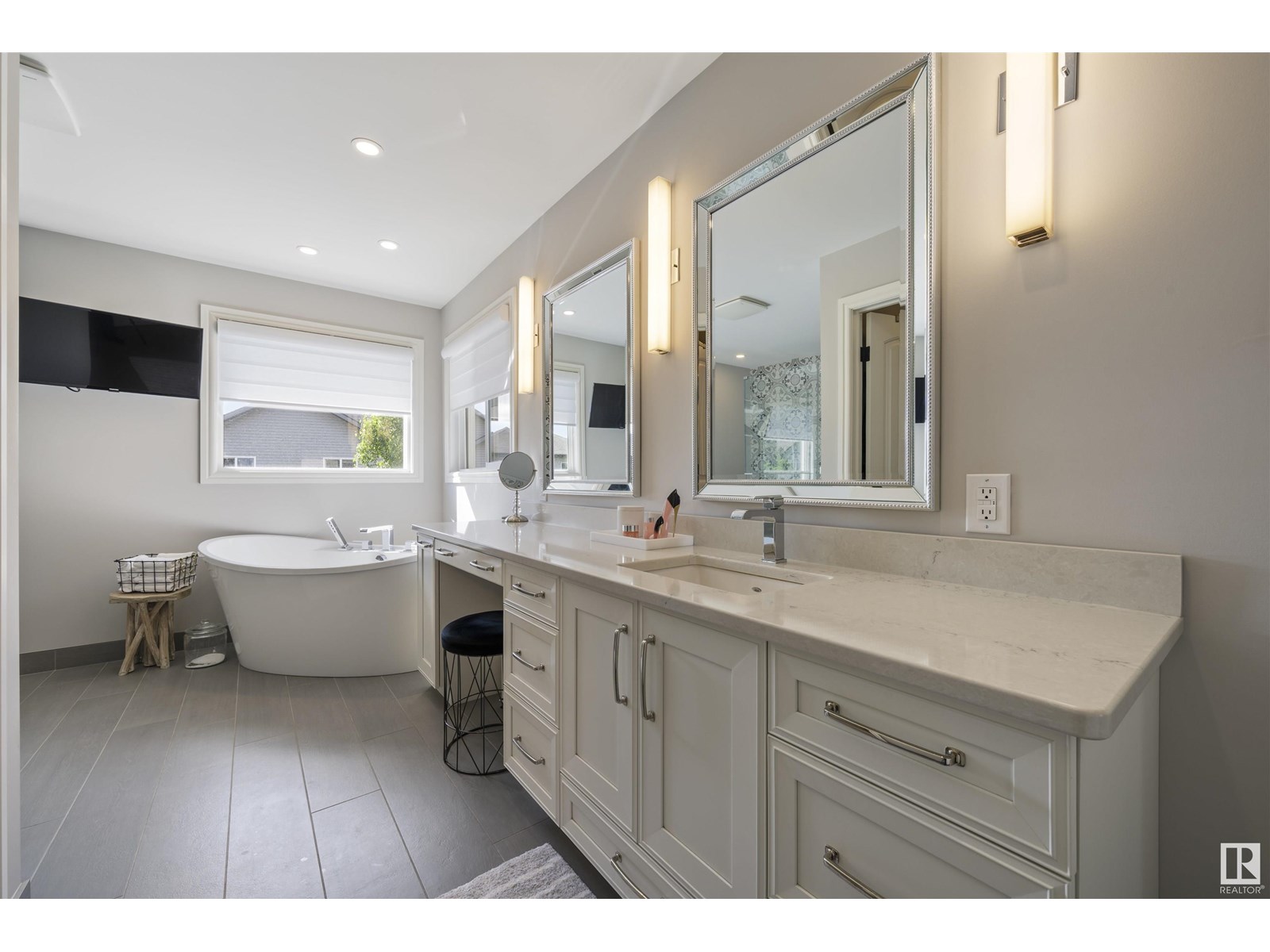 Photo 15 of 17437 5 A Av Sw, Edmonton AB