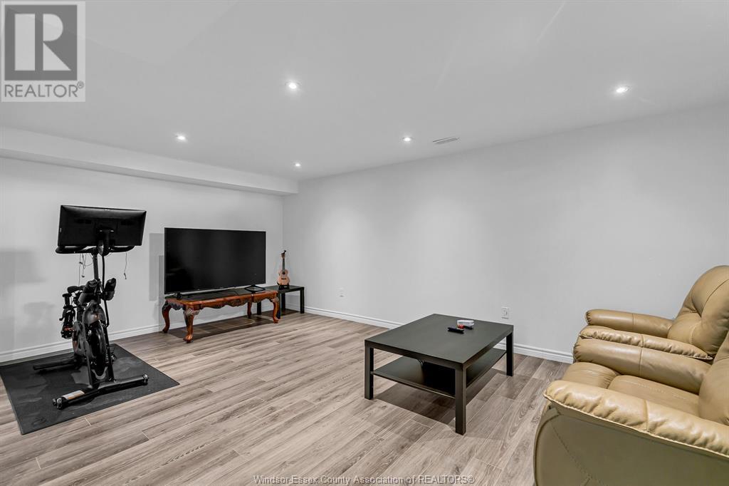Photo 34 of 5023 Southwood Lakes, Windsor ON