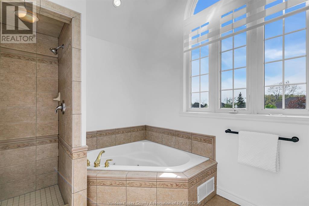Photo 24 of 5023 Southwood Lakes, Windsor ON