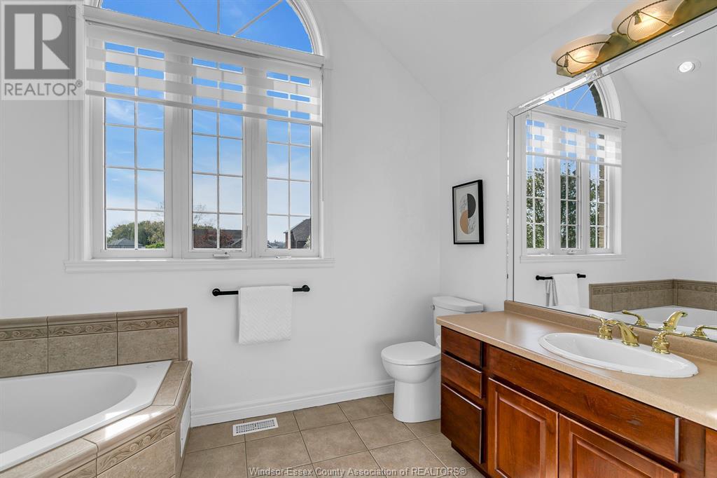 Photo 23 of 5023 Southwood Lakes, Windsor ON