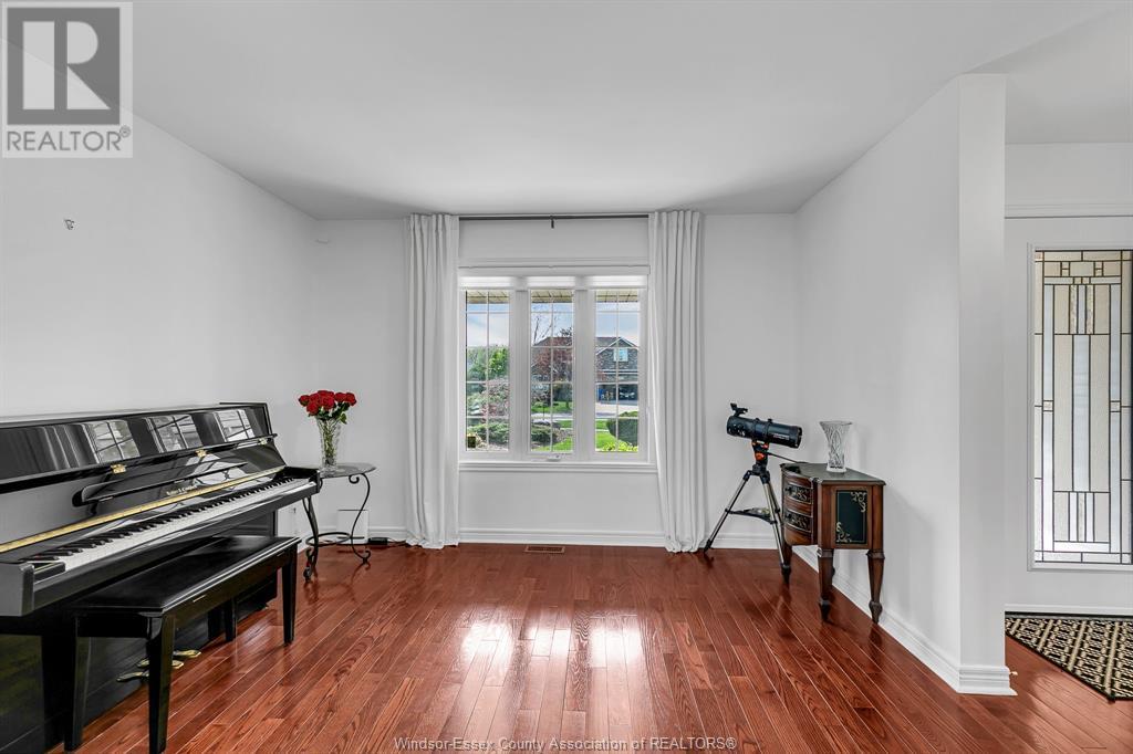 Photo 9 of 5023 Southwood Lakes, Windsor ON