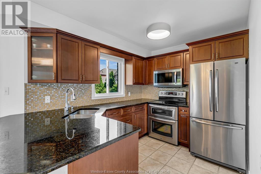 Photo 15 of 5023 Southwood Lakes, Windsor ON