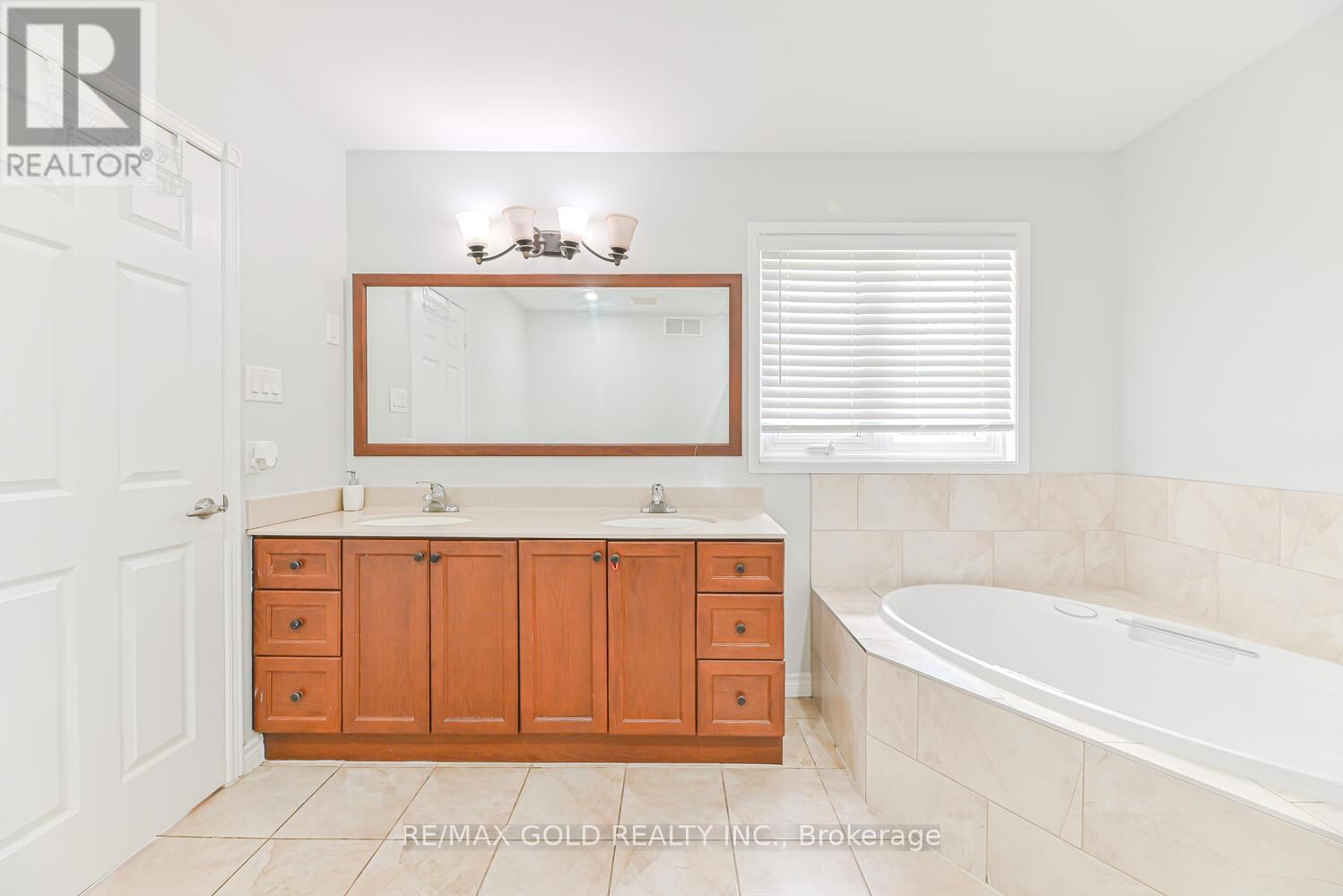 Single Family House for Sale in  LARCHWOOD PLACE Brampton (Westgate) 