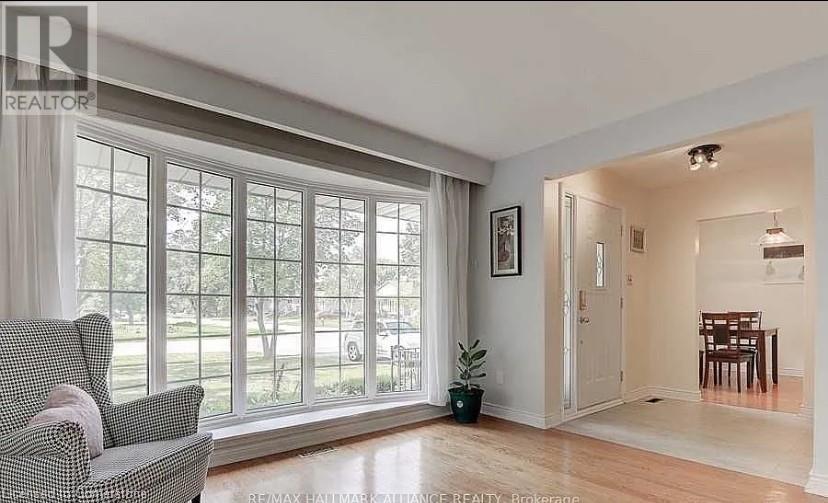 Photo 13 of 1269 Montclair Drive, Oakville ON