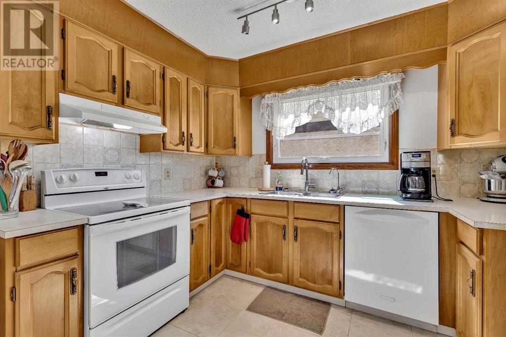 Single Family House Bungalow for Sale in  Templemont Way NE Temple Calgary 
