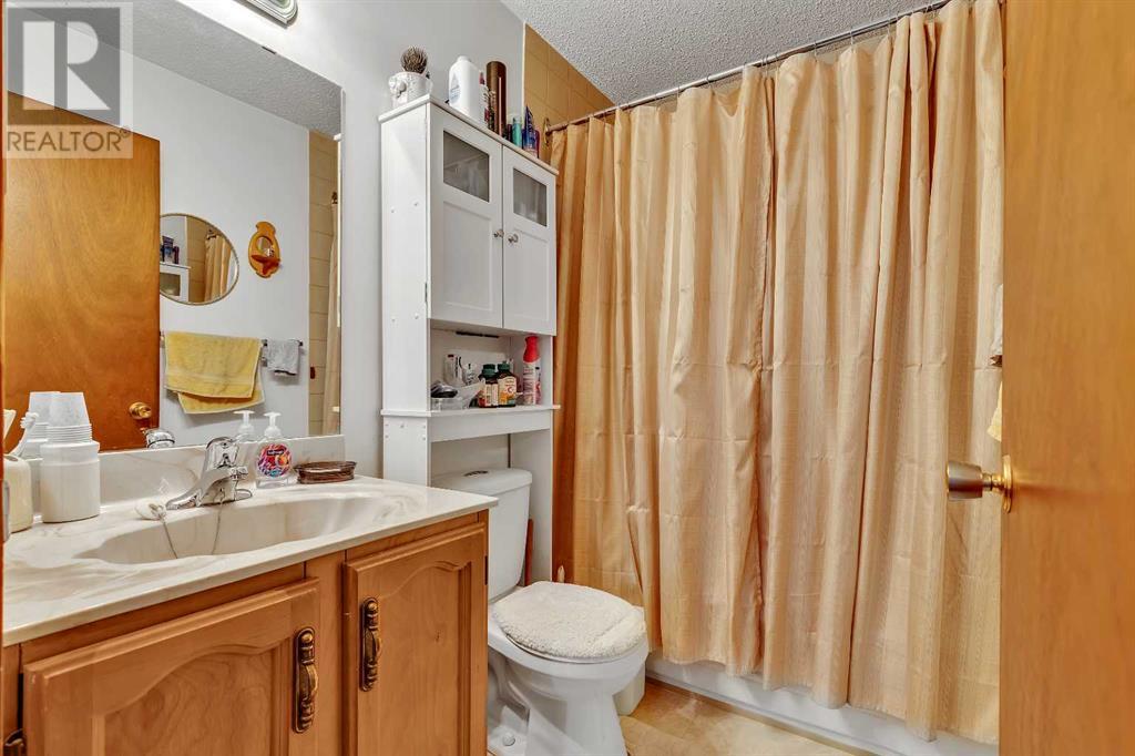 Single Family House Bungalow for Sale in  Templemont Way NE Temple Calgary 