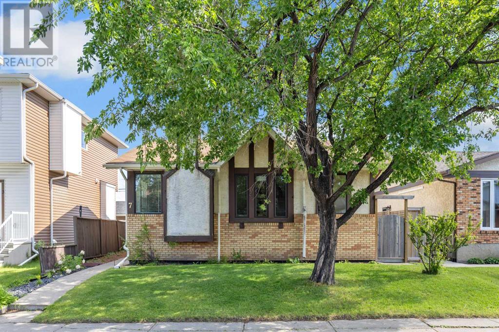 Single Family House Bungalow for Sale in  Templemont Way NE Temple Calgary 