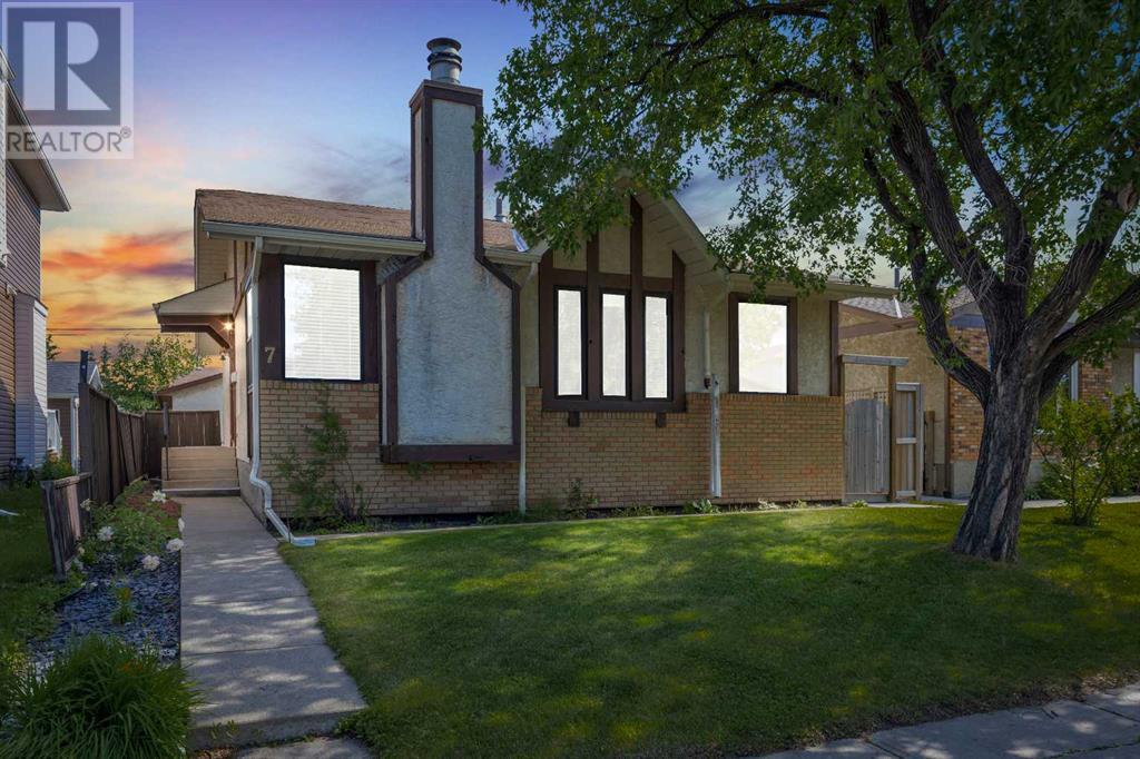 Single Family House Bungalow for Sale in  Templemont Way NE Temple Calgary 