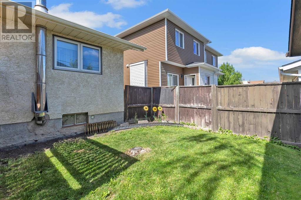 Single Family House Bungalow for Sale in  Templemont Way NE Temple Calgary 